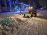 Коммунальные службы продолжали устранять последствия снегопада почти всю ночь 