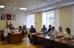 Сегодня, 2 сентября, глава Ртищевского муниципального района Александр Жуковский провел личный прием членов семей военнослужащих, принимающих участие в специальной военной операции на Украине