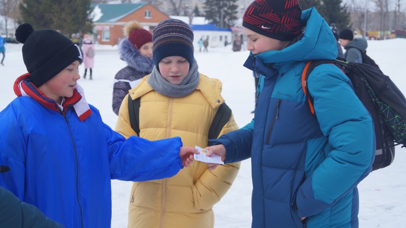 Специалисты Ртищевского филиала «Молодёжь плюс» провели информационную акцию «Безопасный лед» в рамках областной акции «Безопасные каникулы. Зима»