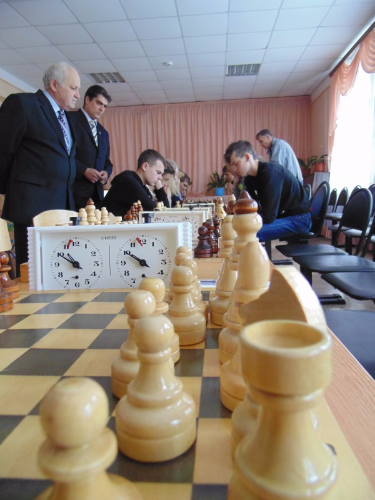 На Станции юных техников состоялись соревнования по шахматам среди учебных заведений, посвященные 72-ой годовщине Победы в Великой Отечественной войне