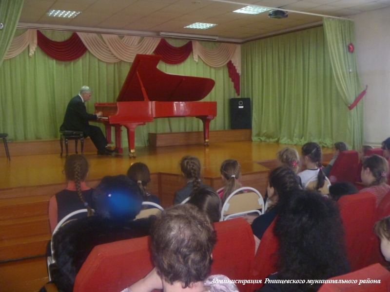 В Детской школе искусств им. В.В. Толкуновой  состоялся концерт фортепианной музыки «Три гения – три эпохи» в исполнении Альберта Тараканова 