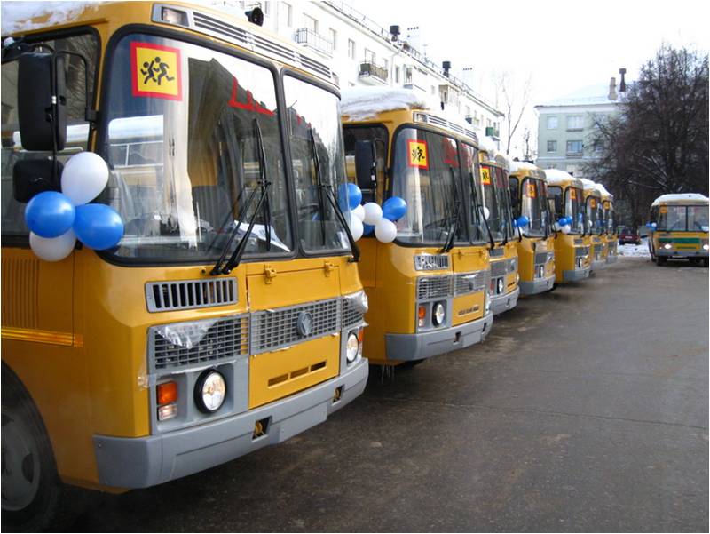 20 ноября 2017 года на Театральной площади в городе Саратове состоялась торжественная церемония вручения новых школьных автобусов муниципальным образованиям