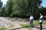 Глава района Александр Жуковский и члены общественного контроля осмотрели территорию школы №4