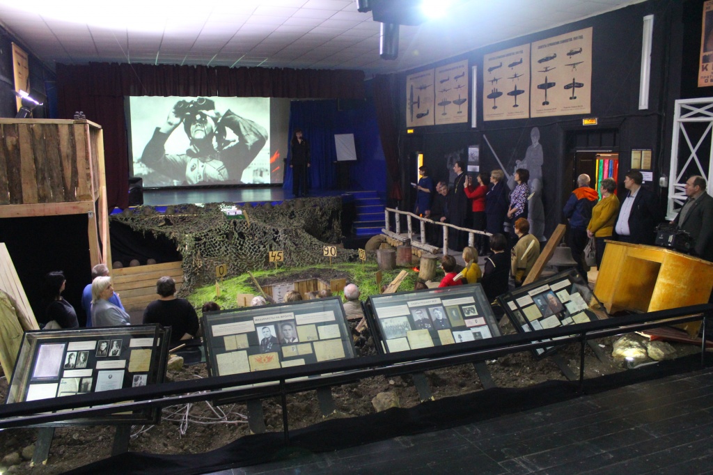 Сегодня в Ртищевском краеведческом музее  состоялось открытие новой тематической экспозиции «Слушать небо», посвященной 75-летию Победы в Великой Отечественной войне