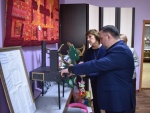 Сегодня глава Ртищевского района Александр Жуковский посетил районную выставку декоративно-прикладного и технического творчества "От ремесла к искусству", посвященную Году семьи