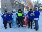 Дед Мороз и Снегурочка совместно с сотрудниками ОГИБДД напомнили водителям об опасности пьяной езды во время новогодних праздников