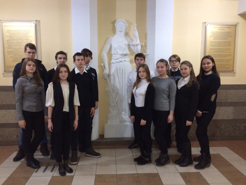 Участники проекта "Мир правосудия: изучаем и понимаем" - старшеклассники СОШ № 1 посетили Саратовский областной суд 
