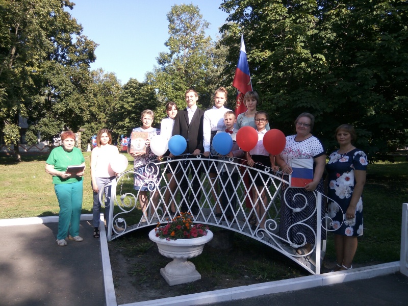 В парке культуры и отдыха состоялась поэтическая встреча "Над нами реет флаг России"