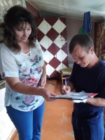 Специалистами Комплексного центра социального обслуживания населения Ртищевского района был организован  очередной профилактический рейд по семьям, находящимся в социально опасном положении