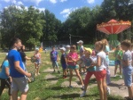 В парке культуры и отдыха для детей, отдыхающих на летних площадках, была проведена развлекательная квест-игра «На солнечной поляне»