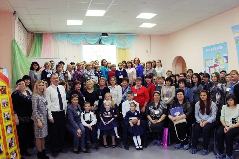 Представители Ртищевского муниципального района приняли участие в III областном форуме приемных семей «Тепло родного дома»      