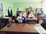 Учащиеся МОУ СОШ №5 города Ртищево подписали для автоледи к 8 марта открытки безопасности