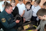 В рамках недели профориентации в 3б классе школы №8 состоялась встреча с сотрудником  Пожарно-спасательной  части № 57 Лукониным Александром