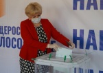 Сегодня в 8 часов утра глава Ртищевского муниципального района С.В. Макогон проголосовала по поправкам в Конституцию РФ на своем избирательном участке
