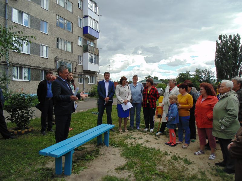 Глава муниципального района А.П. Санинский провел встречу с населением во дворе домов 17 и 18 по ул. Сердобский тупик