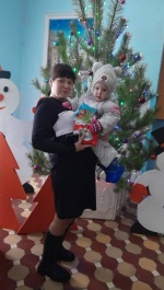 В преддверии Нового года традиционно депутаты Саратовской областной Думы дарят новогодние подарки детям, проживающим на территории их избирательных округов