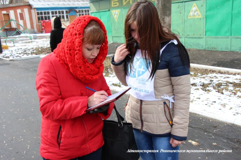 Ртищевские волонтеры и молодогвардейцы провели опрос населения о том, каким должен стать городской парк