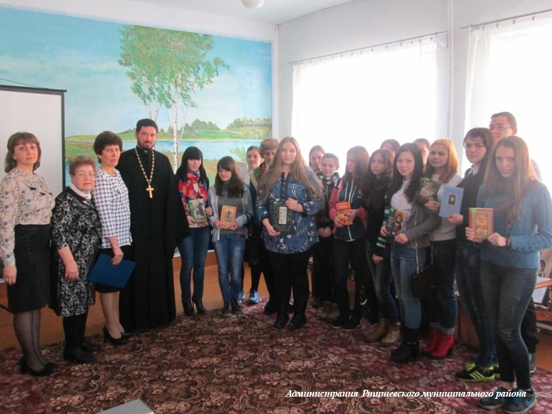 В День православной книги в Центральной районной библиотеке состоялась премьера книги иеромонаха Романа «Избранное» 