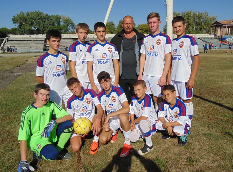 На стадионе «Локомотив» прошли соревнования по футболу среди сельских учебных заведений