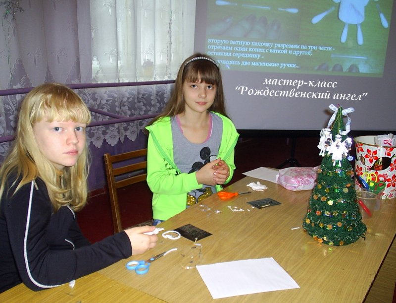 В центре детского творчества "Светлячок" прошел мастер-класс по изготовлению Рождественского ангела