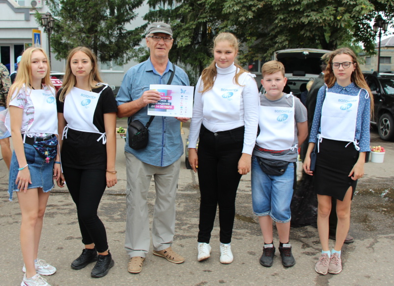 Волонтеры и специалисты Ртищевского филиала ГБУ РЦ «Молодежь плюс» провели акцию «Цифровое телевидение в каждый дом»