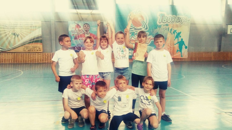 В ФОК «Юность» прошли спортивные соревнования «Веселые старты»  среди детей, посещающих летние оздоровительные площадки 