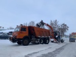 Сегодня продолжаются работы по расчистке и вывозу снега в городе