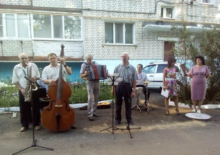В Ртищеве в отремонтированном дворе состоялась концертная программа