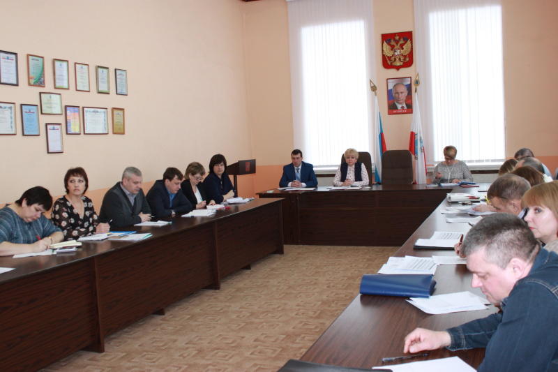 Сегодня состоялось постоянно действующее совещание при главе Ртищевского муниципального района С.В. Макогон