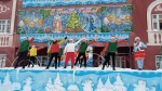 2 января для жителей и гостей г. Ртищево на городской площади состоялся новогодний флешмоб "Танцевальный серпантин"