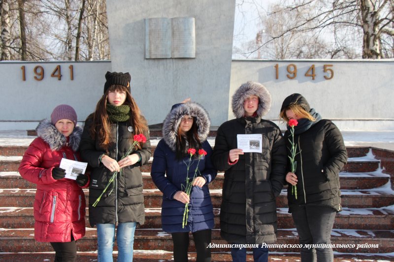 Добровольцы напомнили ртищевцам о 74 годовщине победы в Сталинградской битве