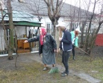 В рамках Года добровольца прошла акция «Чистый двор», «Чистые окна»