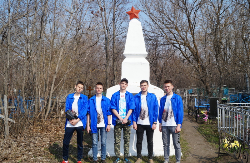 Ртищевские волонтеры приводили в порядок памятники участников Великой Отечественной Войны
