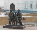 В селе Красная Звезда состоялось открытие памятника «Крестьянская семья»