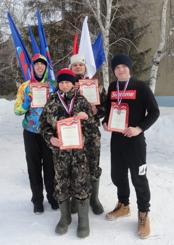 В Марксе состоялись соревнования по лыжным гонкам «Мы выбираем спорт!» среди спортсменов с ограниченными возможностями здоровья, в поддержку команды атлетов из России на зимней Олимпиаде в Южной Корее 