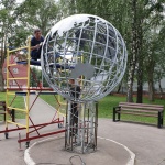 Начался монтаж арт-обьекта в сквере Космонавтов,ремонтируемом по программе «Формирование комфортной городской среды»