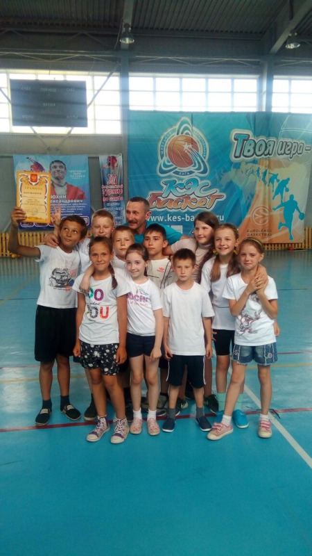 В ФОК «Юность» состоялись соревнования «Веселые старты» среди летних  оздоровительных площадок